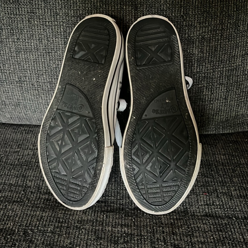 Girls size 12 light purple converse - Picture 3 of 3